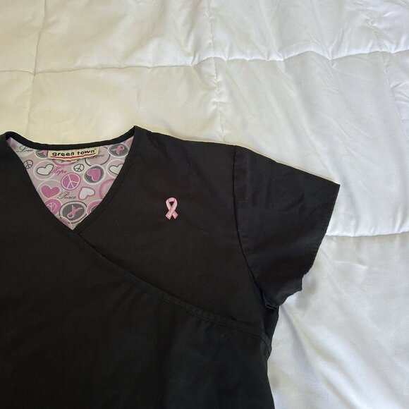 Greentown Womens Medium Scrub Top Black Pink Breast Cancer Awareness Pockets - Picture 3 of 7